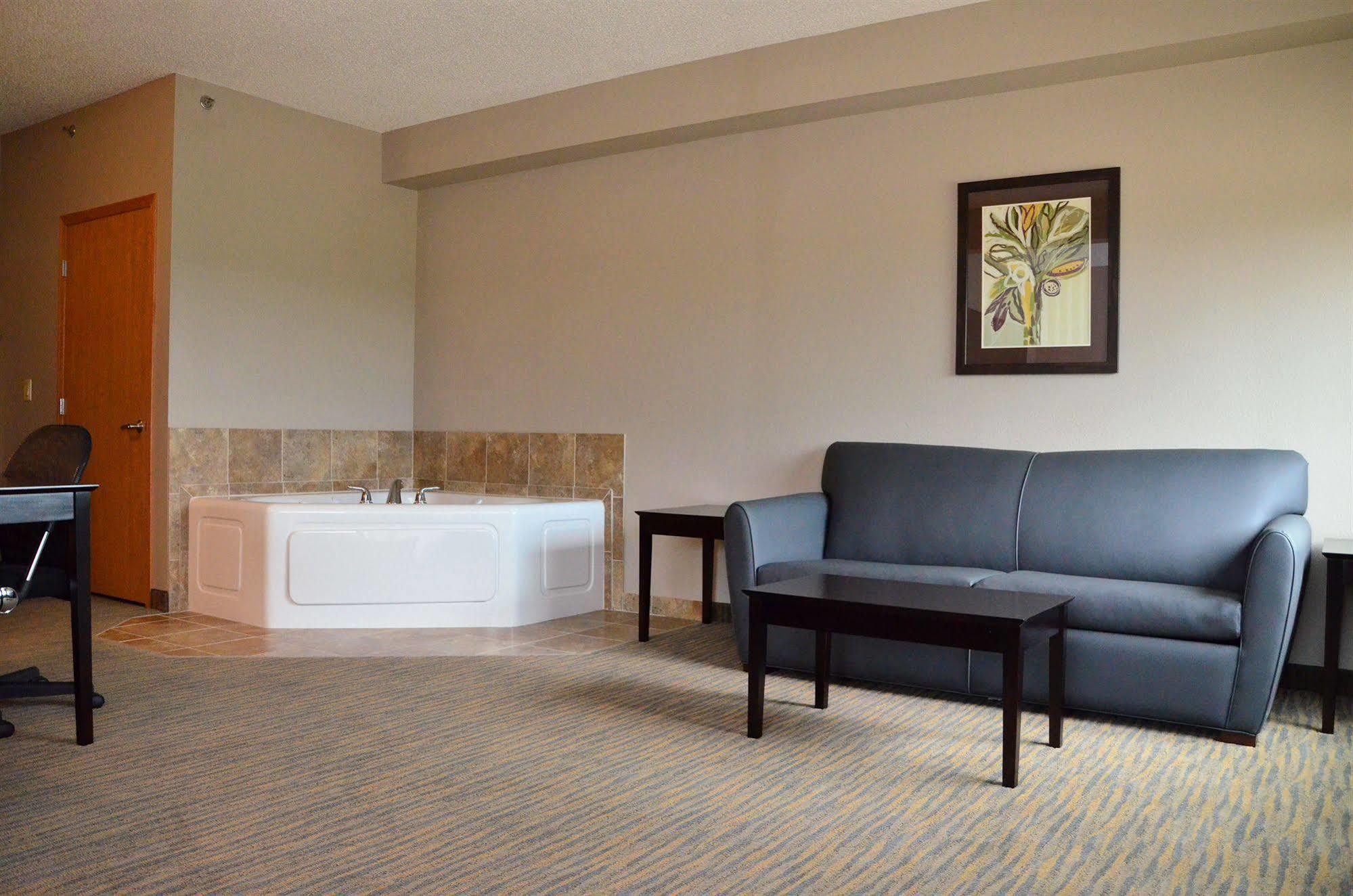 Qube Hotel - Polk City Exterior photo